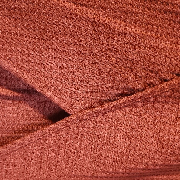 New without tags Thermal like faux wraparound top from Bloomchic size 18/20 - Picture 3 of 9